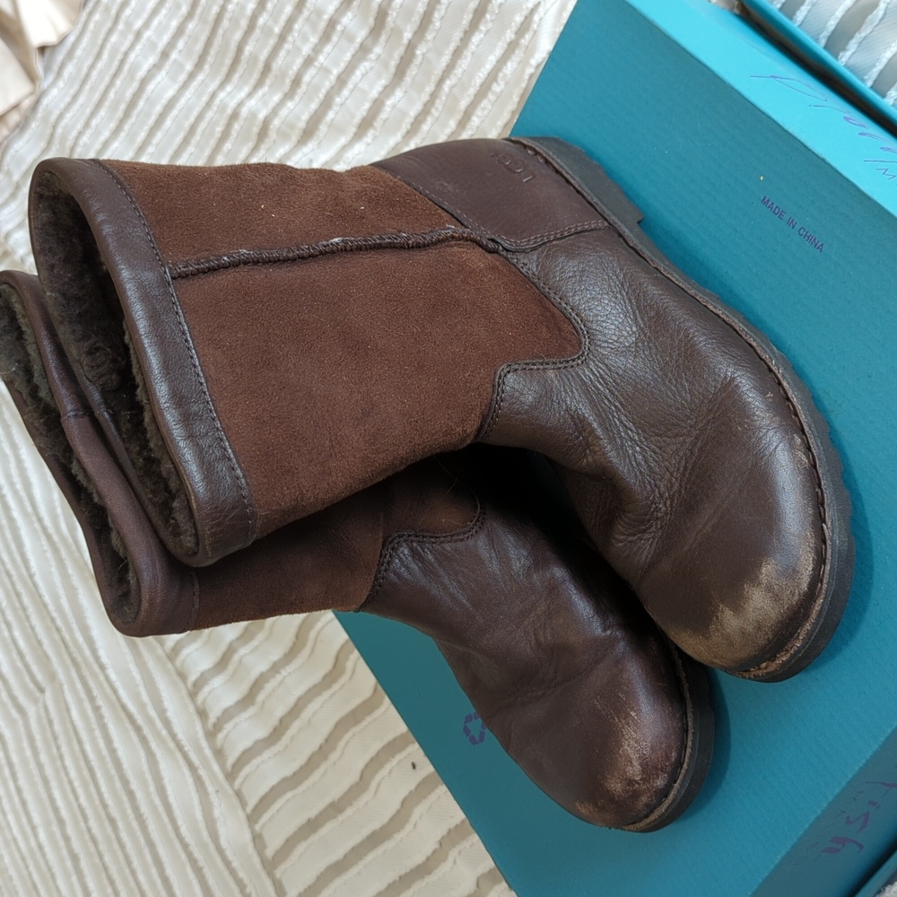 Brown Ugg boots.